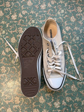 Load image into Gallery viewer, Copy of Converse low trainers for casual usage (3)
