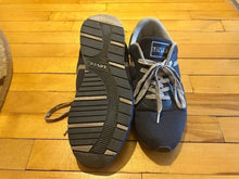 Load image into Gallery viewer, Copy of Man walking sneakers. Summer style. Light
