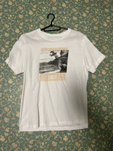 Load image into Gallery viewer, Woman t-shirt. Japan style print.
