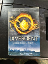 Load image into Gallery viewer, Divergent novel book
