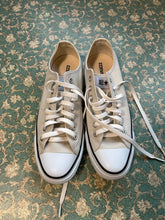 Load image into Gallery viewer, Copy of Converse low trainers for casual usage (3)
